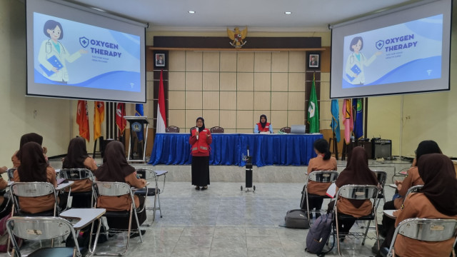 Pengenalan Oxigen Therapy Bagi Siswa PMR SMK Negeri 1 Turen