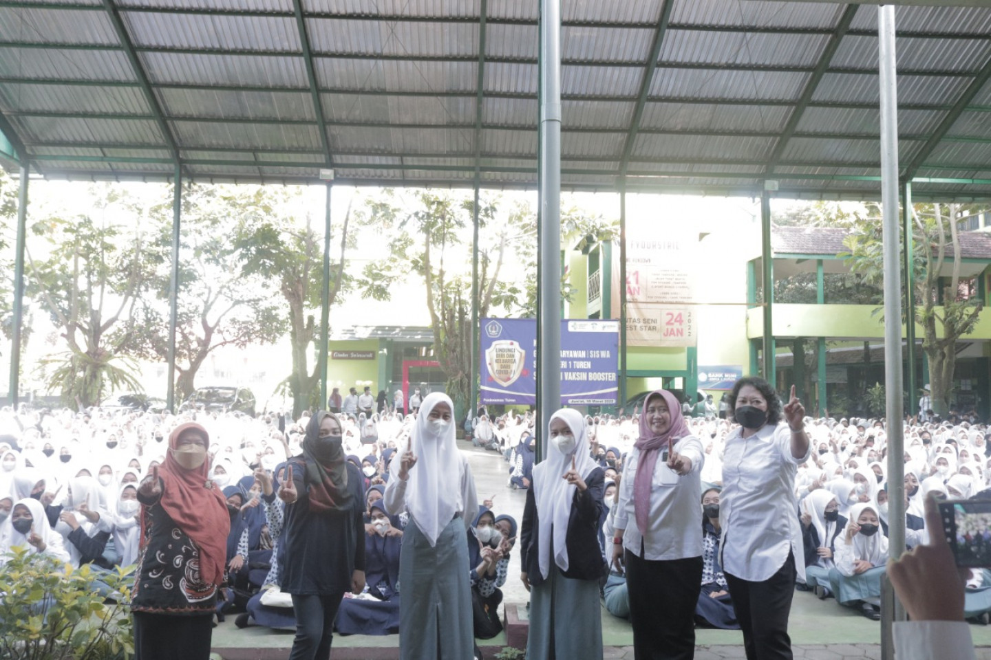 Doa Bersama dan Pelepasan Oleh Warga Sekolah kepada TIM LKS SMK Negeri 1 Turen di Tingkat Provinsi Jawa Timur 2022
