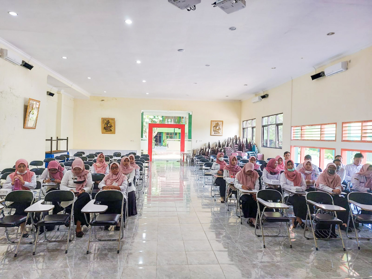 Rapat Koordinasi Hari Pertama Kerja Guru PPPK Tahap 1 di Graha Saraswati SMK Negeri 1 Turen
