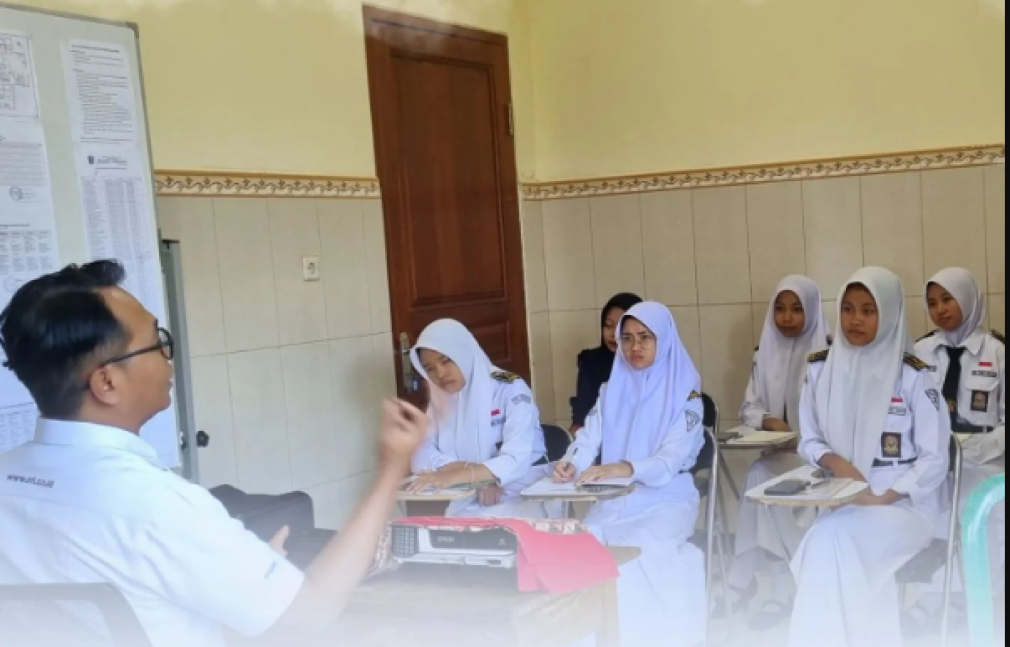 Pelatihan Public Speaking di SMK Negeri 1 Turen Bersama RRI Malang