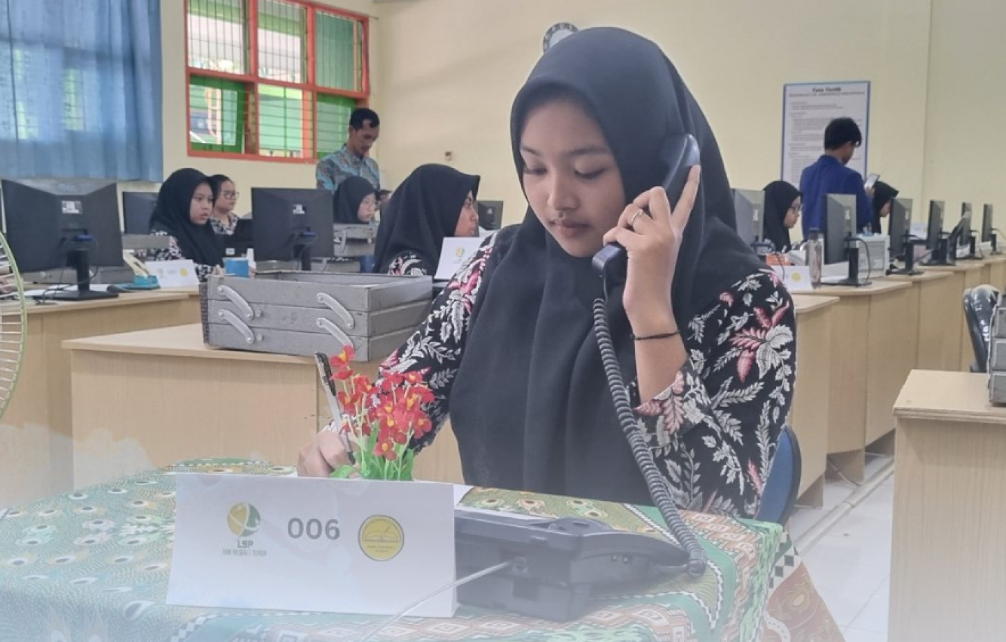 Uji Kompetensi Keahlian (UKK) LSP untuk Siswa Kelas XII Kompetensi Keahlian Manajemen Perkantoran SMK Negeri 1 Turen TA 2023-2024 Berjalan Lancar