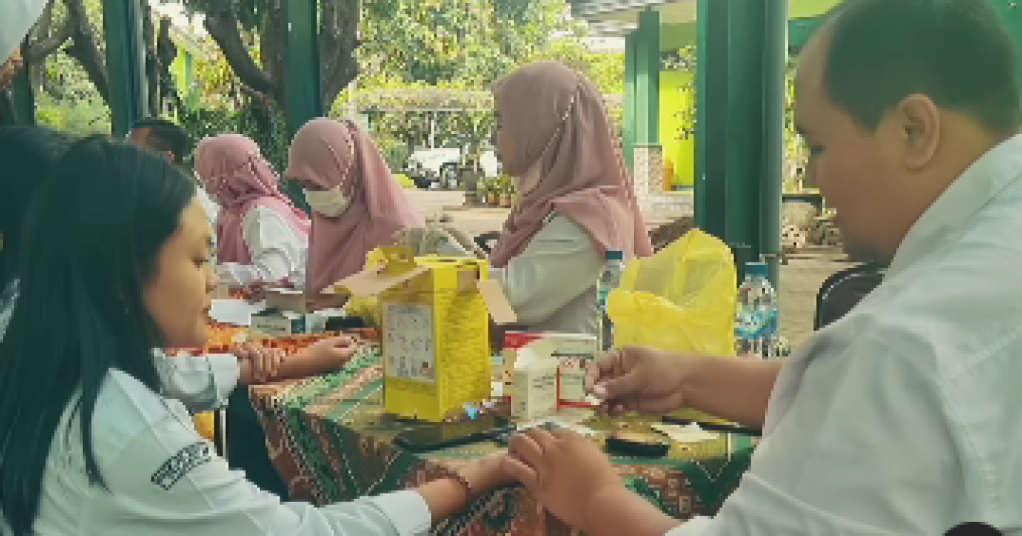 Screening Anemia untuk kelas X SMK Negeri 1 Turen oleh Puskesmas Turen