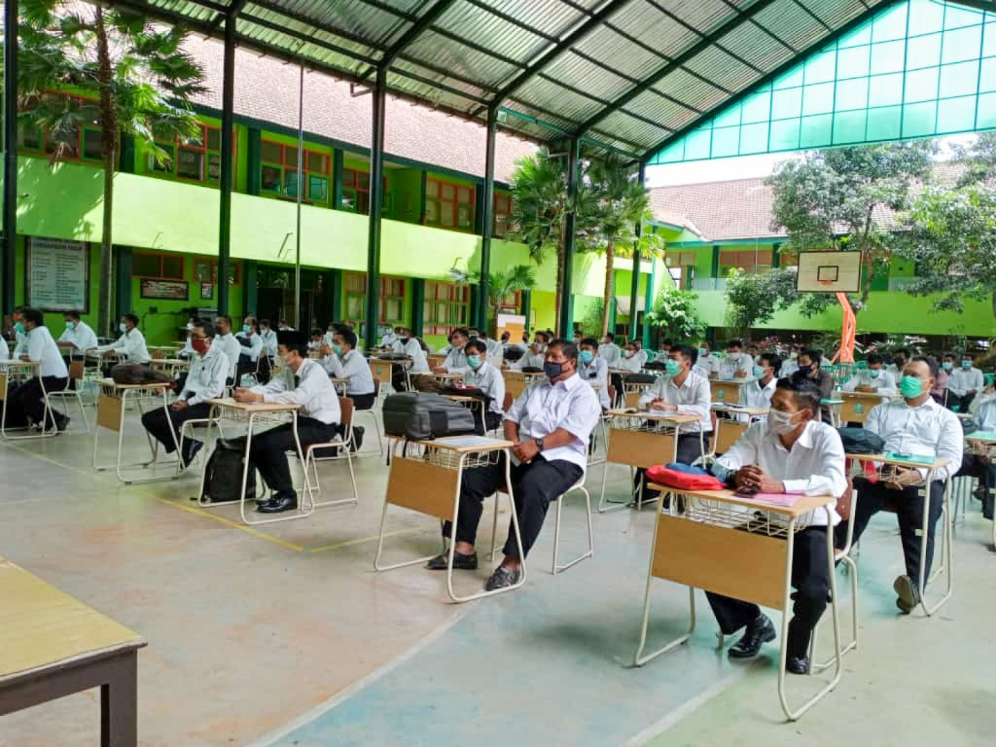 Pelaksanaan Ujian Hari Pertama Pegawai Pemerintah Dengan Perjanjian Kerja Bertempat Di TUK SMK Negeri 1 Turen