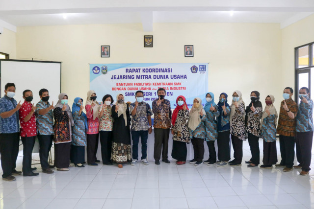 Rapat Koordinasi jejaring Mitra Dunia Usaha Dunia Industri SMK Negeri 1 Turen Tahun 2021