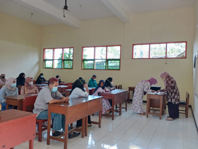 Kegiatan Pengambilan Rapor Semester Ganjil Tahun Ajaran 2021/2022