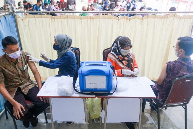 Kegiatan Vaksin Booster Guru dan Karyawan SMK Negeri 1 Turen