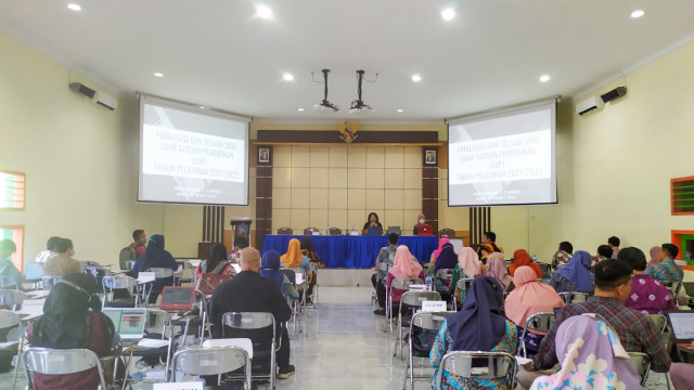 Telaah Naskah Soal Ujian Satuan Pendidikan (USP) 2021/2022