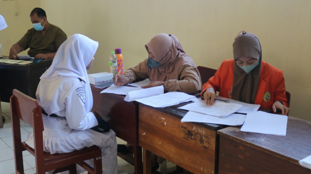 Kesiswaan SMK Negeri 1 Turen bekerja sama dengan Puskesmas Turen mengadakan kegiatan screening kesehatan
