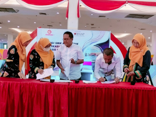 Rabu, 24 Agustus 2022, Tempat Uji Kompetensi (TUK)SMK Negeri 1 Turen melakukan penandatanganan kerja sama dengan Lembaga Sertifikasi Profesi Pihak Ketiga (LSP-P3)
