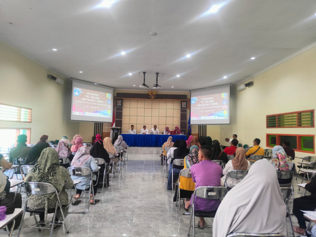 SMK Negeri 1 Turen melaksanakan sosialisasi program tersebut terhadap orang tua/wali murid. Sosialisasi dilakukan untuk memberikan gambaran tentang PKL kepada orang tua/wali murid.