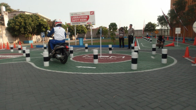 SMK Negeri 1 Turen mengirimkan 2 peserta didik dalam rangka kegiatan "Pembinaan Pelajar Pelopor Keselamatan Lalu Lintas".