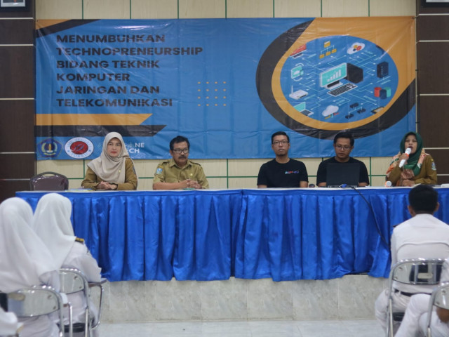 Pelatihan Technopreneurship pada Bidang Teknik Komputer Jaringan dan Telekomunikasi