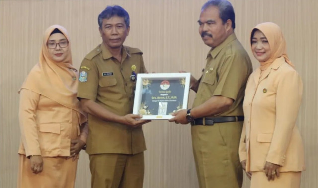 SMK Negeri 1 Turen menghadiri acara pisah sambut Kepala SMK Negeri 5 Surabaya di Auditorium sekolah