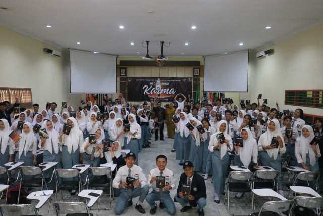 Rangkaian Peringatan Hari Sumpah Pemuda dan Bulan Bahasa: Bedah Buku "KARMA"