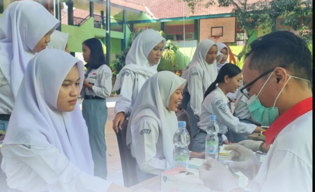 Screening Kesehatan Siswi SMK Kelas X Bersama Puskesmas Turen