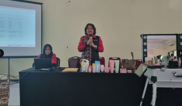 XI BD SMK Negeri 1 Turen Ikuti Beauty Class Bersama Y.O.U Cosmetic
