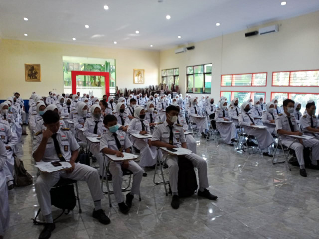 Pembekalan Pemberangkatan Praktik Kerja Lapangan Program Keahlian Bisnis Daring dan Pemasaran