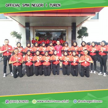 Siswa XII PM 1 atau Alfamart Class Resmi Menjadi Crew of Store 2019