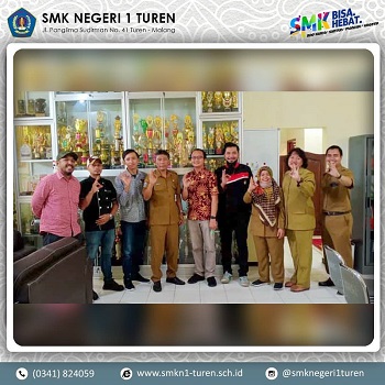 Kegiatan Guru Tamu bersama Kelas Industri My Kopi'O